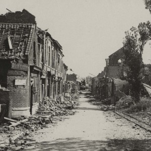 AVW_1917_04_15_LiÃ©vin_rue_Courtin_1917